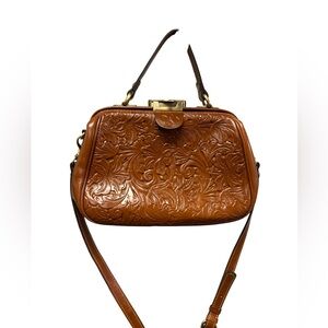 1565 / Patricia Nash Gracchi Floral Leathered Tooled Crossbody Purse 8”x11.5”